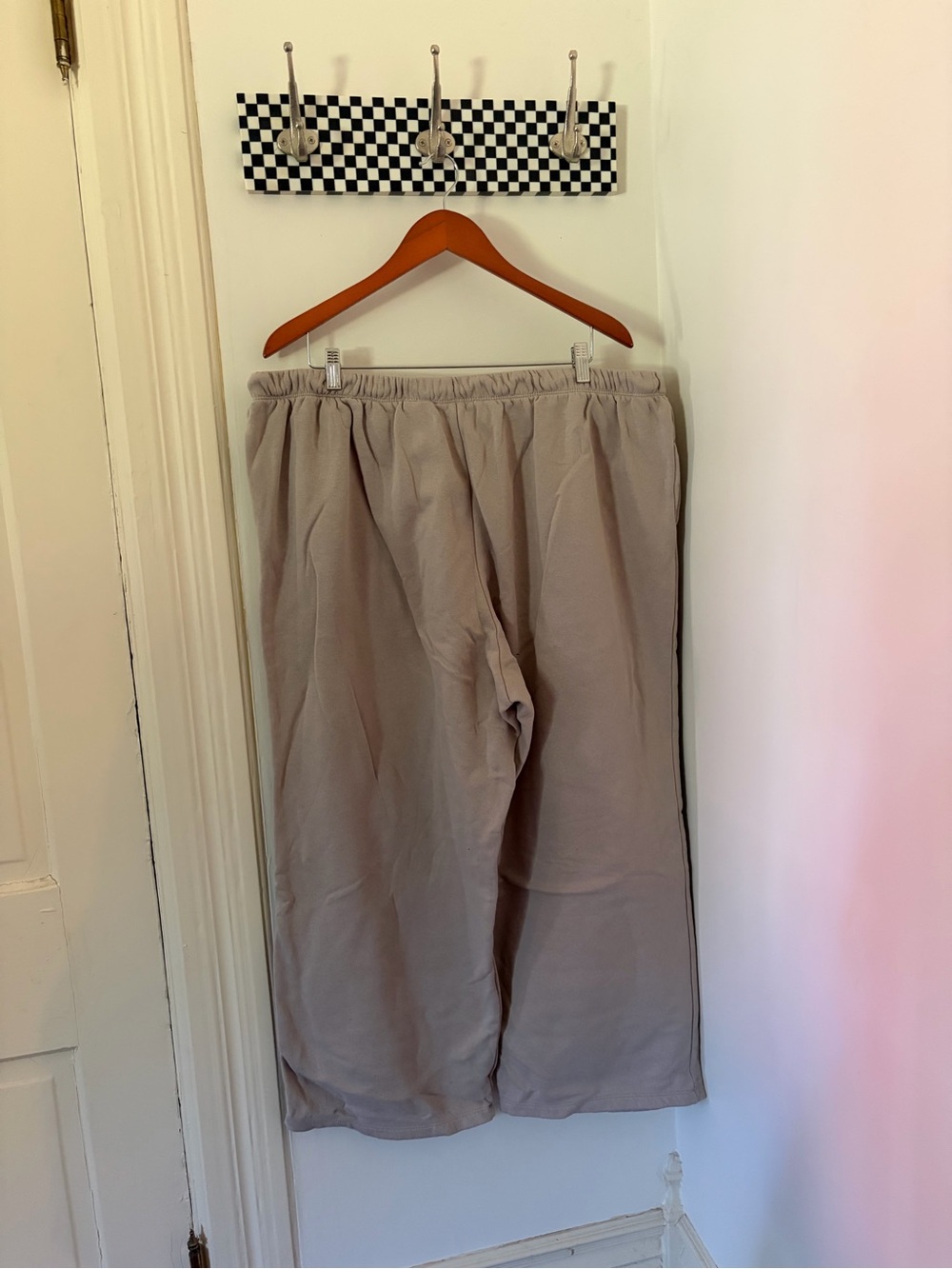 Relaxed Drawstring Sweatpants - Picture 4 of 4